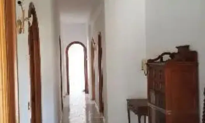 Rexer-San-Pietro-Clarenza-Quadrilocale-ampio-e-luminoso-CORRIDOIO