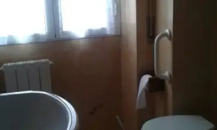 Rexer-Gaeta-Appartamento-a-passi-dal-mare-BAGNO