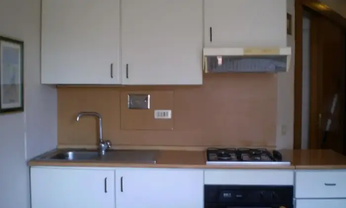 Rexer-Guidonia-Montecelio-Delizioso-bilocale-CUCINA
