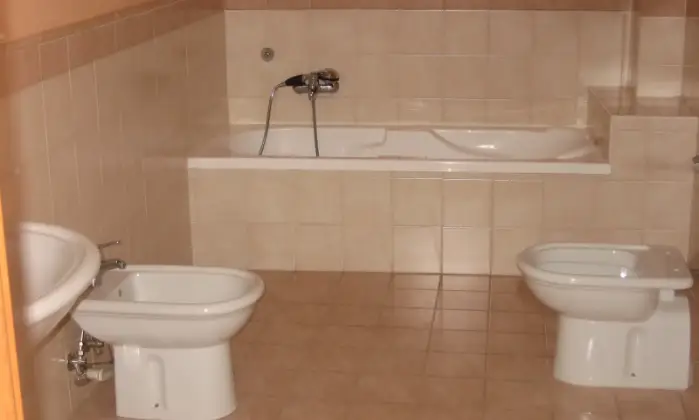 Rexer-Marcianise-Appartamento-mansardaro-BAGNO