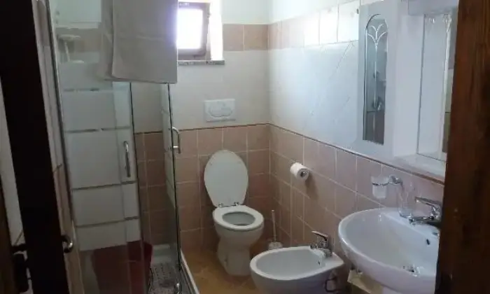 Rexer-Bari-Sardo-Quadrilocale-con-terrazza-panoramica-in-zona-storica-BAGNO