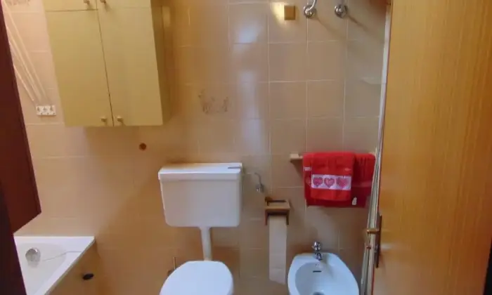 Rexer-Enego-Mansarda-salone-camere-bagno-poggiolo-posto-auto-lavatrice-BAGNO