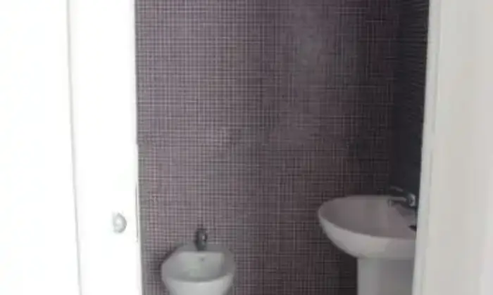 Rexer-Corato-Affitto-di-bilocale-in-via-IV-Novembre-BAGNO