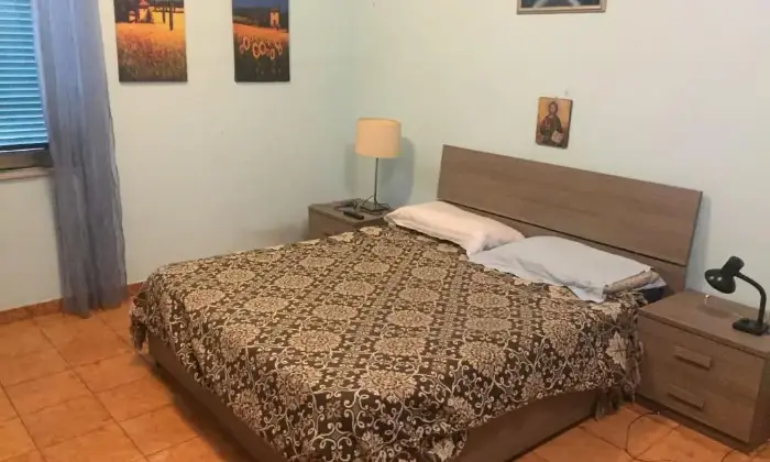Rexer-Roma-APPARTAMENTO-CON-DUE-AMPIE-STANZE-SINGOLE-CAMERA-DA-LETTO