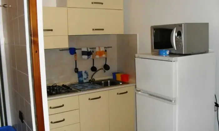 Rexer-TRAPANI-DELIZIOSO-APPARTAMENTINO-AL-CENTRO-STORICO-wifi-mt-dalla-spiaggia-CUCINA