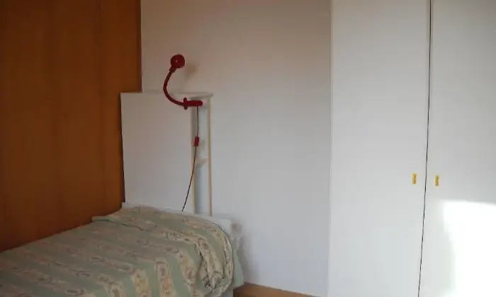 Rexer-Campobasso-camere-singole-in-zona-centrale-per-studentesse-CAMERA-DA-LETTO