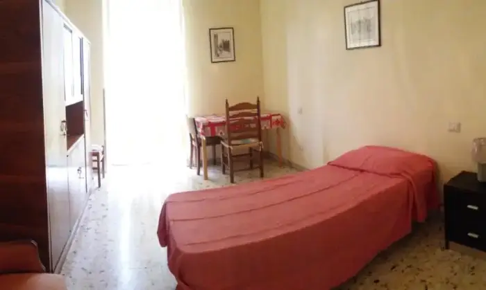 Rexer-Frosinone-Ampio-appartamento-centrale-ideale-per-studenti-CAMERA-DA-LETTO