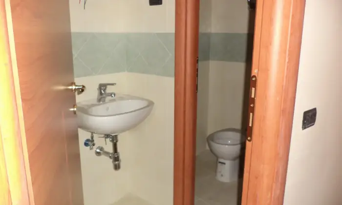 Rexer-mugnano-di-napoli-Fittasi-locale-commerciale-SALONE