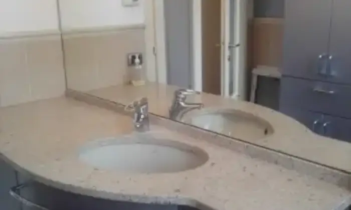 Rexer-Milano-Grande-bilocale-arredato-con-mobili-antichi-e-moderni-dautore-in-zona-centrale-BAGNO