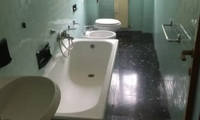 Rexer-Cremona-Ampio-bilocale-centralissimo-Cremona-BAGNO