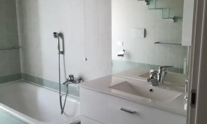 Rexer-Bologna-Attico-luminoso-arredo-nuovo-completo-BAGNO