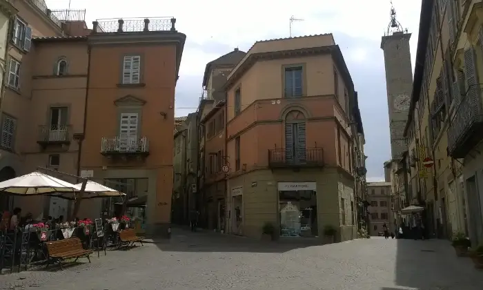 Rexer-Viterbo-Viterbo-Centro-Negozio-mq-vetrine-canna-fumaria-SALONE