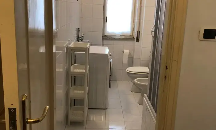 Rexer-Salerno-Fittasi-ampio-bilocale-a-Salerno-BAGNO