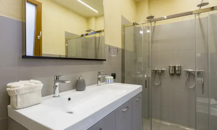 Rexer-Verona-Appartmento-con-due-camere-da-letto-in-centro-storico-e-palazzo-del-Seicento-BAGNO