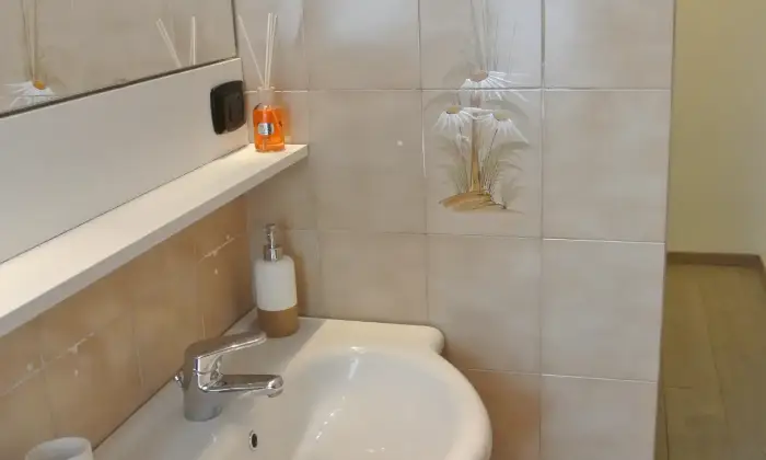 Rexer-Milano-Appartamento-di-fronte-Ospedale-San-Raffaele-BAGNO