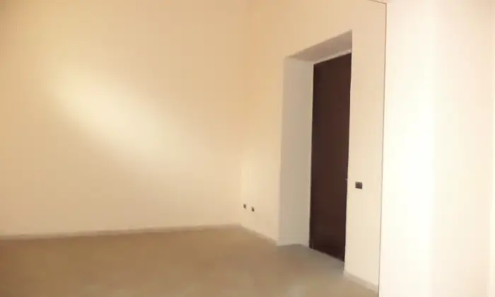 Rexer-Mugnano-di-Napoli-Locale-completamente-ristrutturato-SALONE