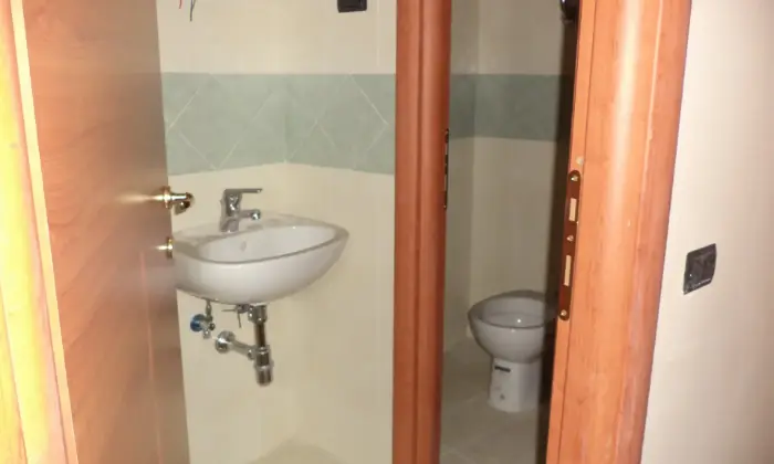 Rexer-Mugnano-di-Napoli-Locale-completamente-ristrutturato-SALONE