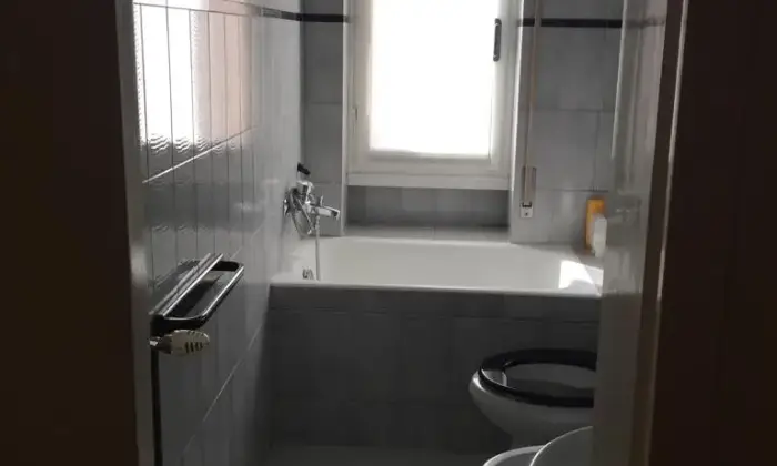 Rexer-Milano-Affitto-appartamento-di-metri-quadri-BAGNO