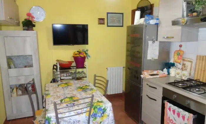 Rexer-San-Gregorio-da-Sassola-Affittasi-due-appartamenti-CUCINA