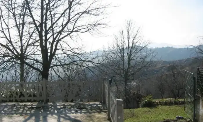 Rexer-Baiso-Porzione-di-casa-con-appartamenti-Rustico