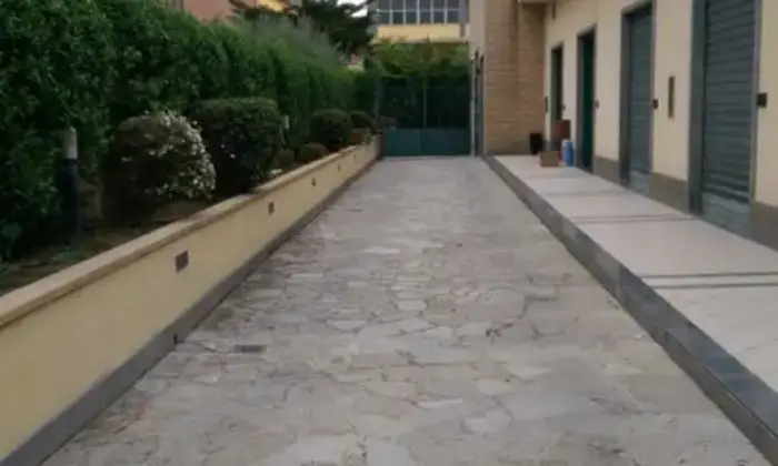 Rexer-SantAntimo-Affitto-ufficionegozio-in-struttura-di-prestigio-con-giardino-ALTRO