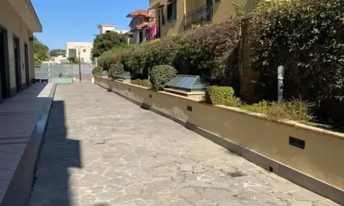 Rexer-SantAntimo-Affitto-ufficionegozio-sito-in-bel-palazzo-curato-con-ampio-giardino-ALTRO