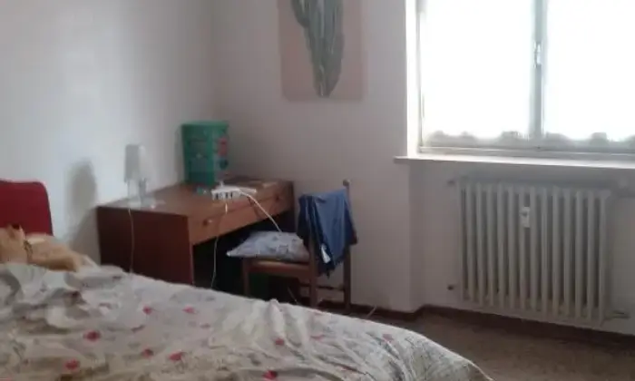 Rexer-Pavia-Con-tre-ampie-stanze-contratto-studenti-CAMERA-DA-LETTO