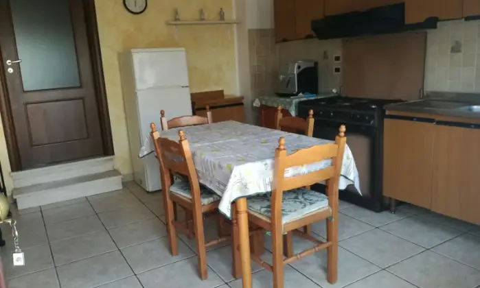 Rexer-Rende-APPARTAMENTO-cucina-due-stanze-da-letto-ideale-per-CoppiaFamiglia-con-figlio-o-Studenti-universitario-CUCINA
