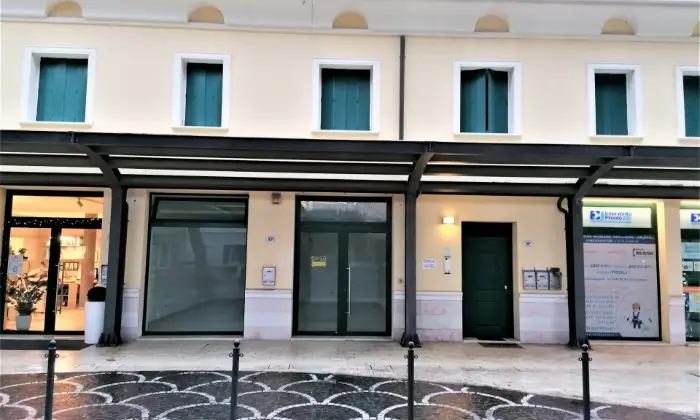 Rexer-Cesenatico-A-metri-dal-Portocanale-Negozio