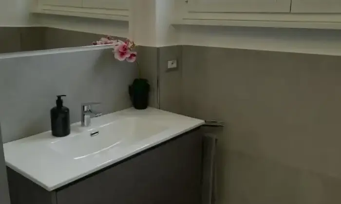 Rexer-Roma-AFFITTASI-SINGOLA-ZONA-PIAZZA-BOLOGNA-BAGNO