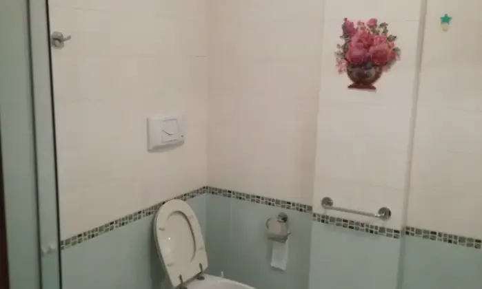 Rexer-Trecate-SI-AFFITTA-STANZA-SINGOLA-in-appartamento-TRILOCALE-BAGNO