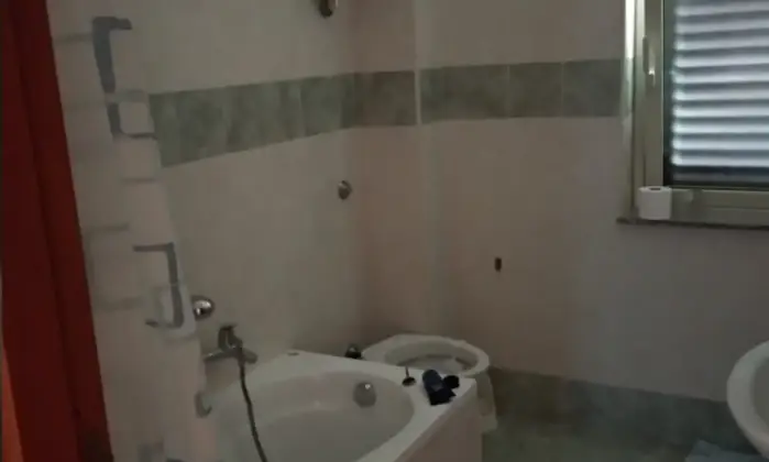 Rexer-Catanzaro-Tre-camere-disponibili-su-per-studenti-e-tirocinanti-BAGNO