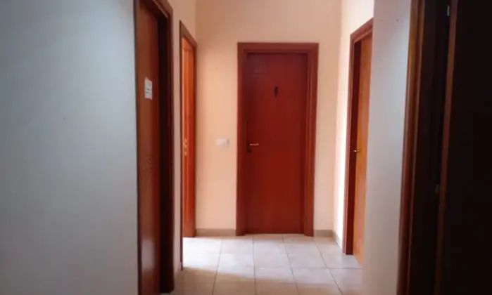 Rexer-Catanzaro-Tre-camere-disponibili-su-per-studenti-e-tirocinanti-Corridoio