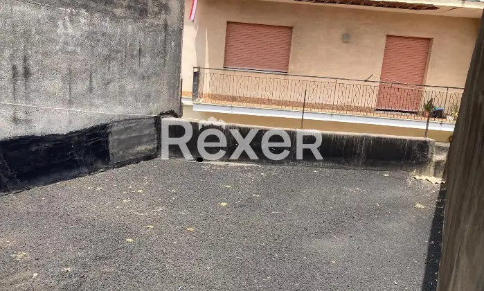 Rexer-Fiumefreddo-di-Sicilia-Deposito-posto-al-primo-piano-in-vendita-al-da-ristrutturare-cat-C-Altro