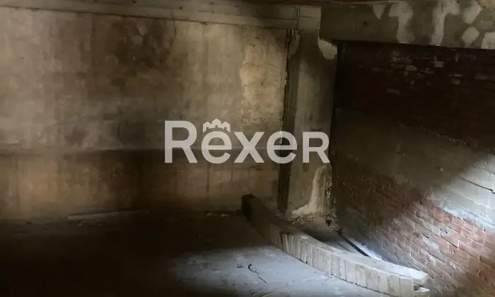 Rexer-Fiumefreddo-di-Sicilia-Deposito-posto-al-primo-piano-in-vendita-al-da-ristrutturare-cat-C-Altro