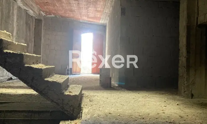 Rexer-Fiumefreddo-di-Sicilia-Deposito-posto-al-primo-piano-in-vendita-al-da-ristrutturare-cat-C-Altro
