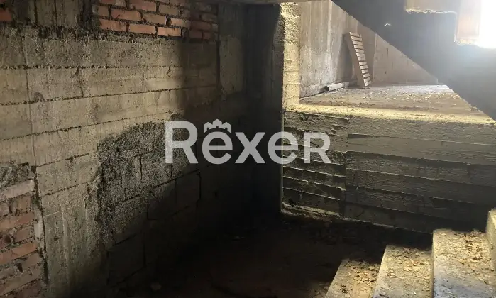 Rexer-Fiumefreddo-di-Sicilia-Deposito-posto-al-primo-piano-in-vendita-al-da-ristrutturare-cat-C-Altro