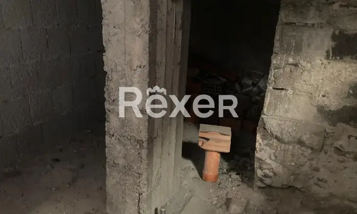 Rexer-Fiumefreddo-di-Sicilia-Deposito-posto-al-primo-piano-in-vendita-al-da-ristrutturare-cat-C-Altro