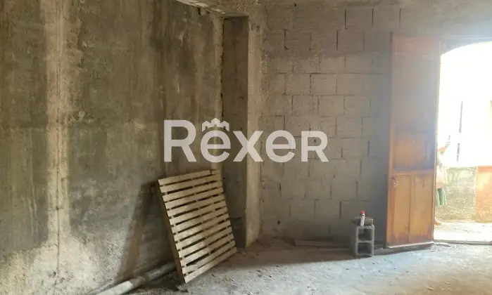 Rexer-Fiumefreddo-di-Sicilia-Deposito-posto-al-primo-piano-in-vendita-al-da-ristrutturare-cat-C-Altro