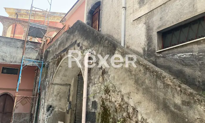 Rexer-Fiumefreddo-di-Sicilia-Deposito-posto-al-primo-piano-in-vendita-al-da-ristrutturare-cat-C-Altro