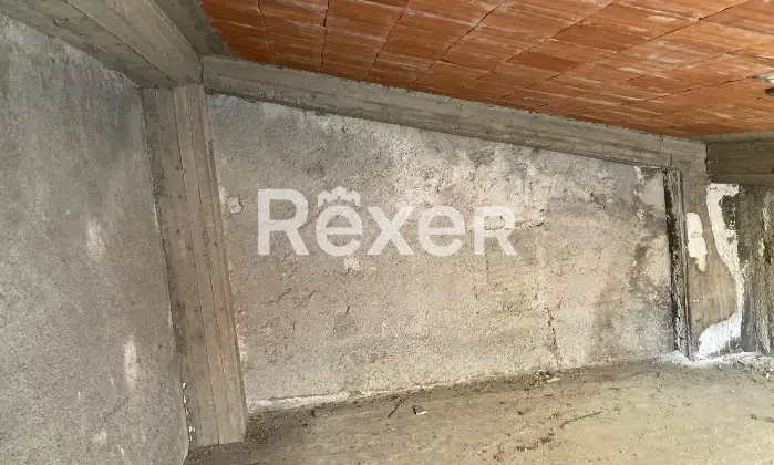 Rexer-Fiumefreddo-di-Sicilia-Deposito-posto-al-primo-piano-in-vendita-al-da-ristrutturare-cat-C-Altro