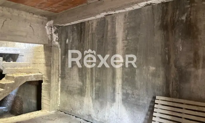 Rexer-Fiumefreddo-di-Sicilia-Deposito-posto-al-primo-piano-in-vendita-al-da-ristrutturare-cat-C-Altro