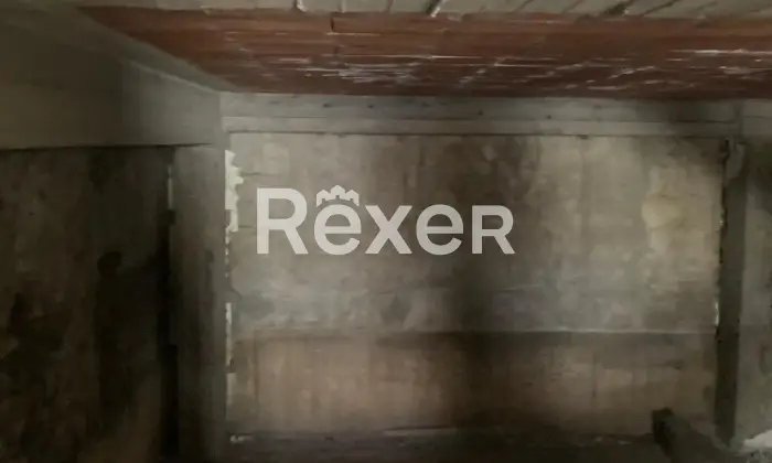 Rexer-Fiumefreddo-di-Sicilia-Deposito-posto-al-primo-piano-in-vendita-al-da-ristrutturare-cat-C-Altro