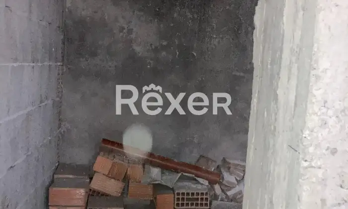 Rexer-Fiumefreddo-di-Sicilia-Deposito-posto-al-primo-piano-in-vendita-al-da-ristrutturare-cat-C-Altro