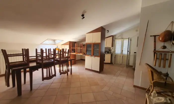 Rexer-Alba-Adriatica-Palazzina-vicino-al-mare-SALONE