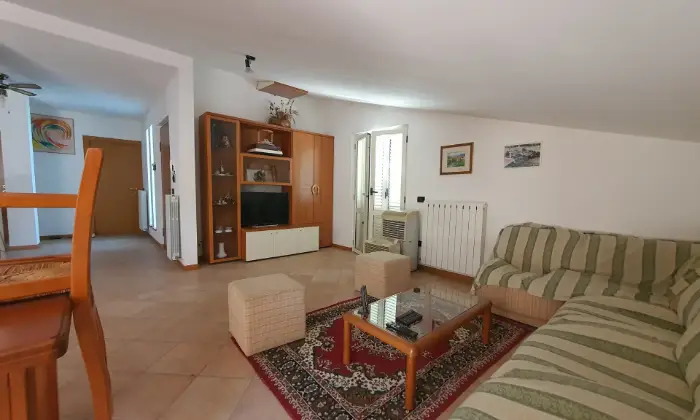 Rexer-Alba-Adriatica-Palazzina-vicino-al-mare-SALONE