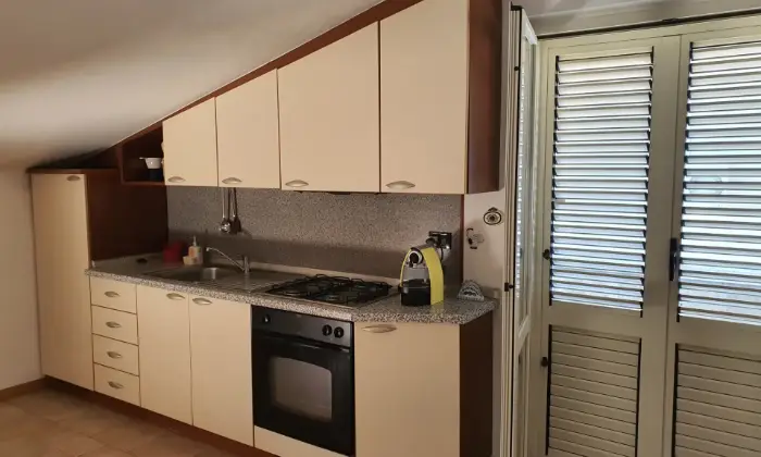 Rexer-Alba-Adriatica-Palazzina-vicino-al-mare-CUCINA