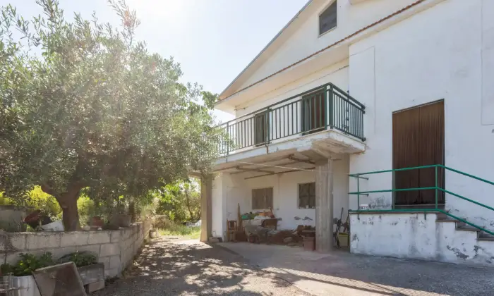 Rexer-Fresagrandinaria-Casa-semindipendente-immersa-nel-verde-Fresagrandinaria-ESTERNO
