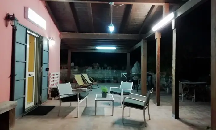 Rexer-Bosa-Villetta-i-Ciliegi-immersa-nei-vigneti-di-Bosa-TERRAZZO