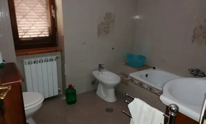 Rexer-Cave-Casa-indipendente-in-vendita-in-via-gaetano-mattei-BAGNO